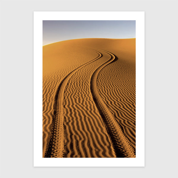 Terepjáró nyomok Erg Chebbi homokjában