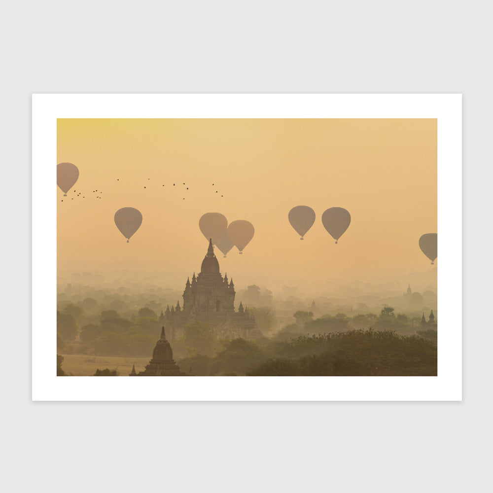 Bagan hőlégballonokkal napfelkeltekor